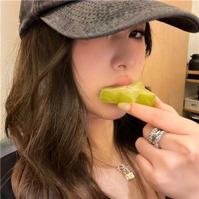 蒙面纱的男子